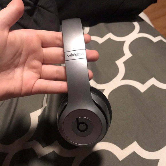 beats solo 3     grey/black    great condition - Picture 3 of 4
